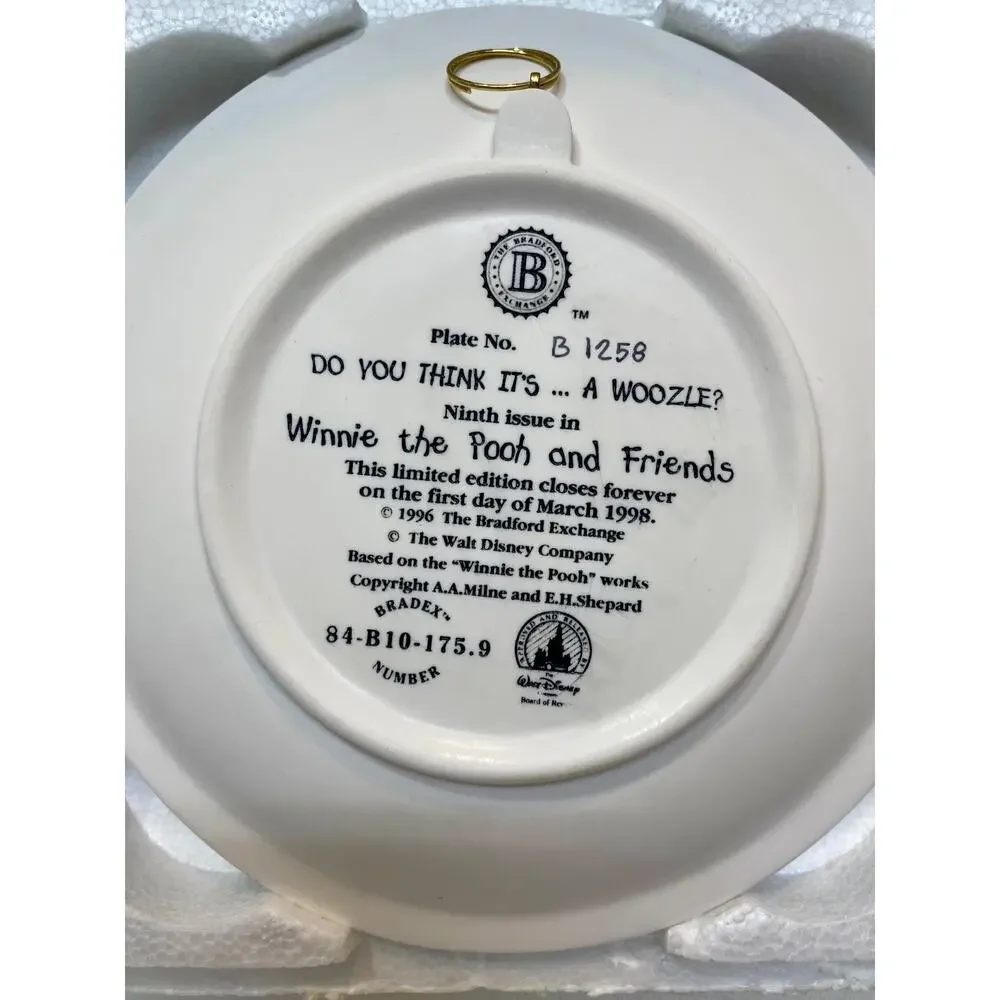 Winnie the Pooh Do You Think It's...A Woozle? Disney Bradford Exchange 3D Plate